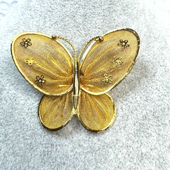 Vintage Golden Mesh Butterfly and Flowers Brooch Pin UNMARKED - Picture 1 of 7